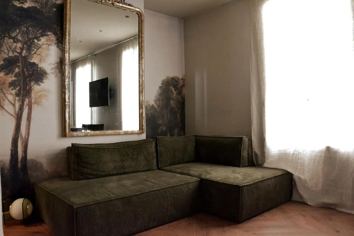 Eiffel Tower Paris In Love Apartment
