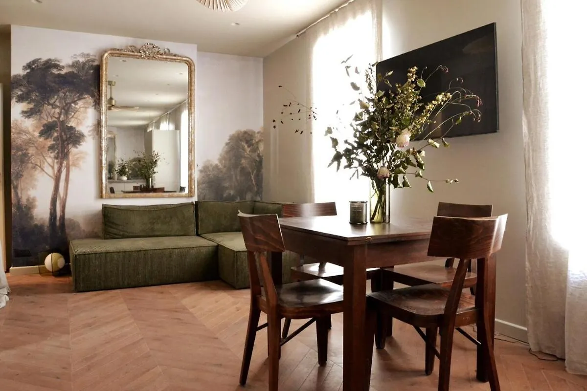 Eiffel Tower Paris In Love Apartment